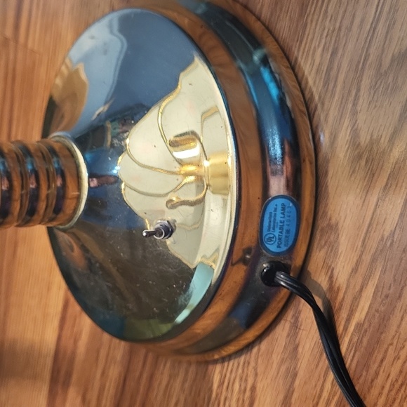 22" brass floral portable glass lamp Underwriters laboratories Inc vintage - Picture 3 of 10